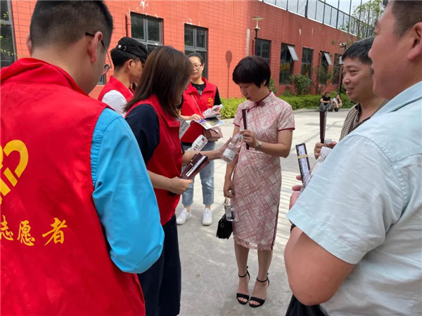 御窯景巷黨支部開展助力高考，為夢(mèng)想護(hù)航活動(dòng)
