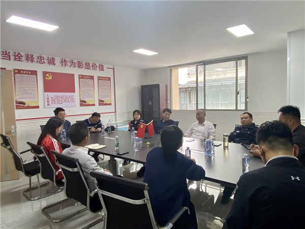 市古鎮(zhèn)公司聯(lián)合城警支隊(duì)赴豪德建材市場(chǎng)實(shí)地調(diào)研停車(chē)難問(wèn)題