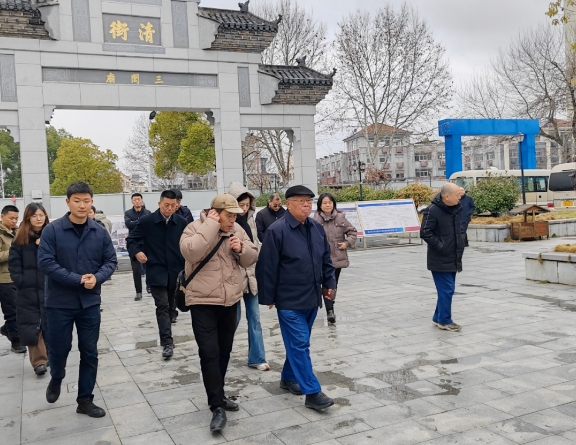 原交通運輸部部長黃鎮(zhèn)東到三閭廟古碼頭開展調研工作