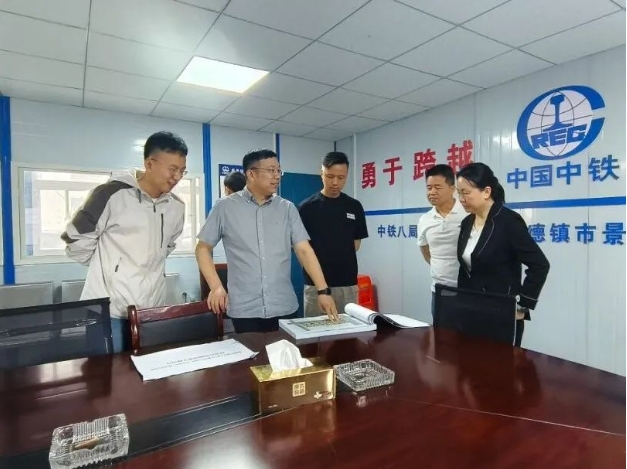 市古鎮(zhèn)投資公司黨總支書記、董事長周長根帶隊調研古鎮(zhèn)學府小區(qū)建設項目
