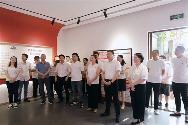 市古鎮(zhèn)投資公司黨委開展“黨建引領(lǐng)新征程，古鎮(zhèn)同心再出發(fā)”活動